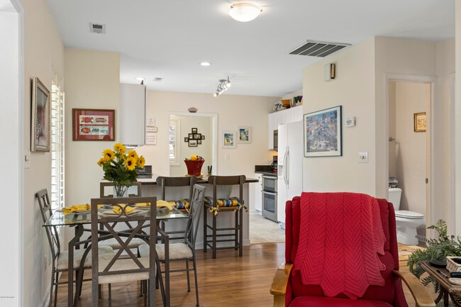 Building Photo - 504 Cedarwood Village