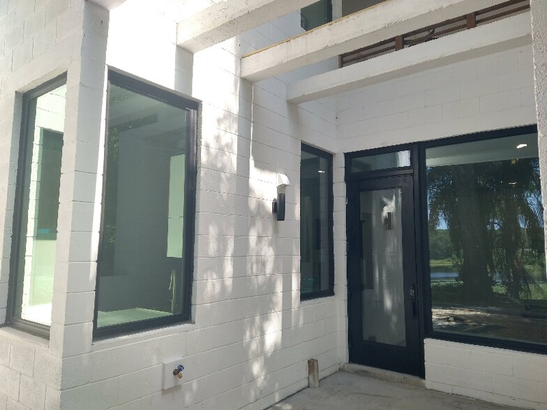 Building Photo - 2053 Carolina Ave