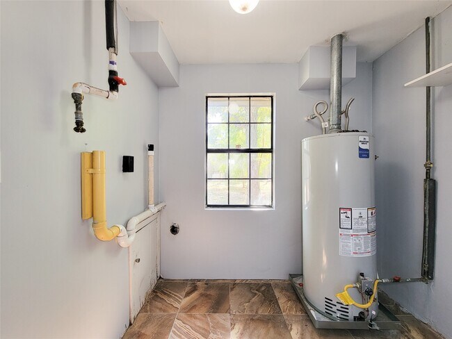 Building Photo - 12934 Ivydale Dr