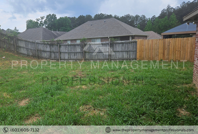 Building Photo - 121 Cherry Laurel Cir