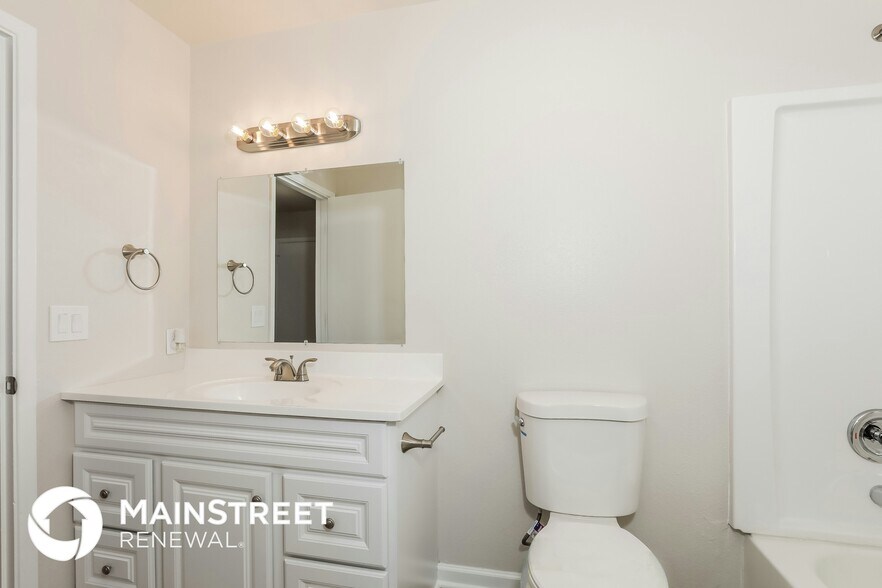 Building Photo - 921 S Val Vista Dr