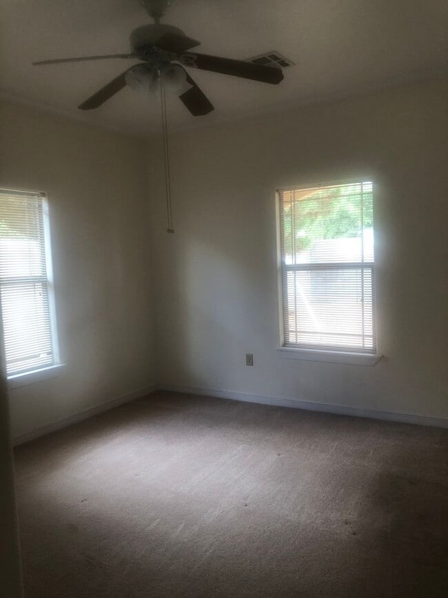 Building Photo - Beautiful 3 bedroom 3 bath home!