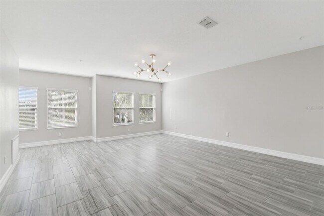 Building Photo - 4921 W Paul Ave