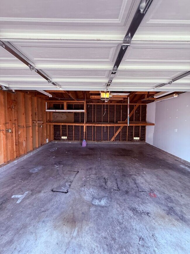 Building Photo - 2394 Royal Ave