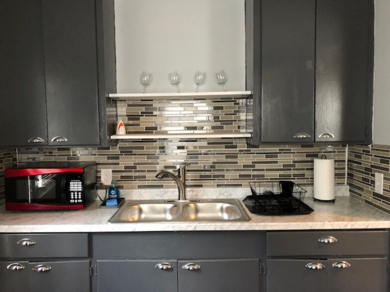 Furniture and decorations are not included (pictures from previous furnished rental) - 1607 Robinhood Rd