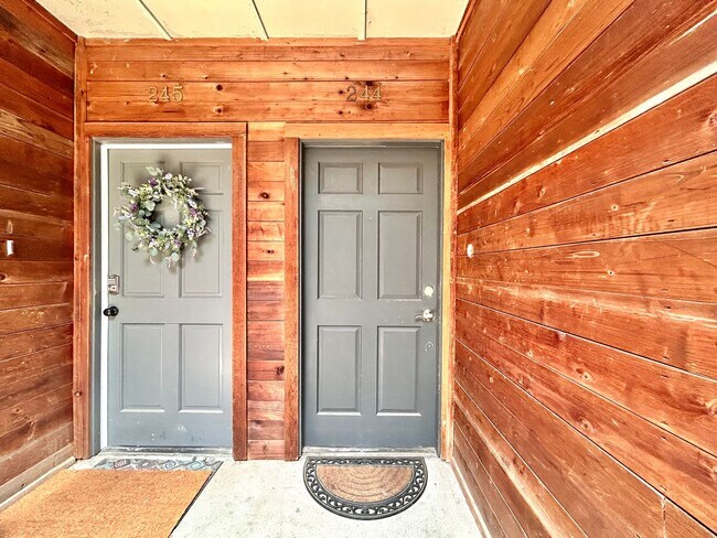 Building Photo - Stylish 2/BR 2/BA Home with Covered Balcon...