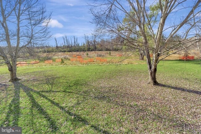 Building Photo - 10 Liberte Ln