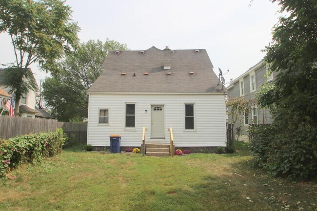 Building Photo - 1555 Broadway Ave NW