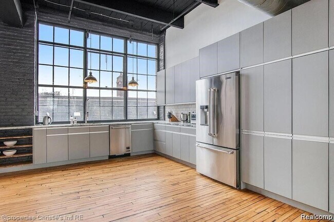 Building Photo - 1535 Sixth St