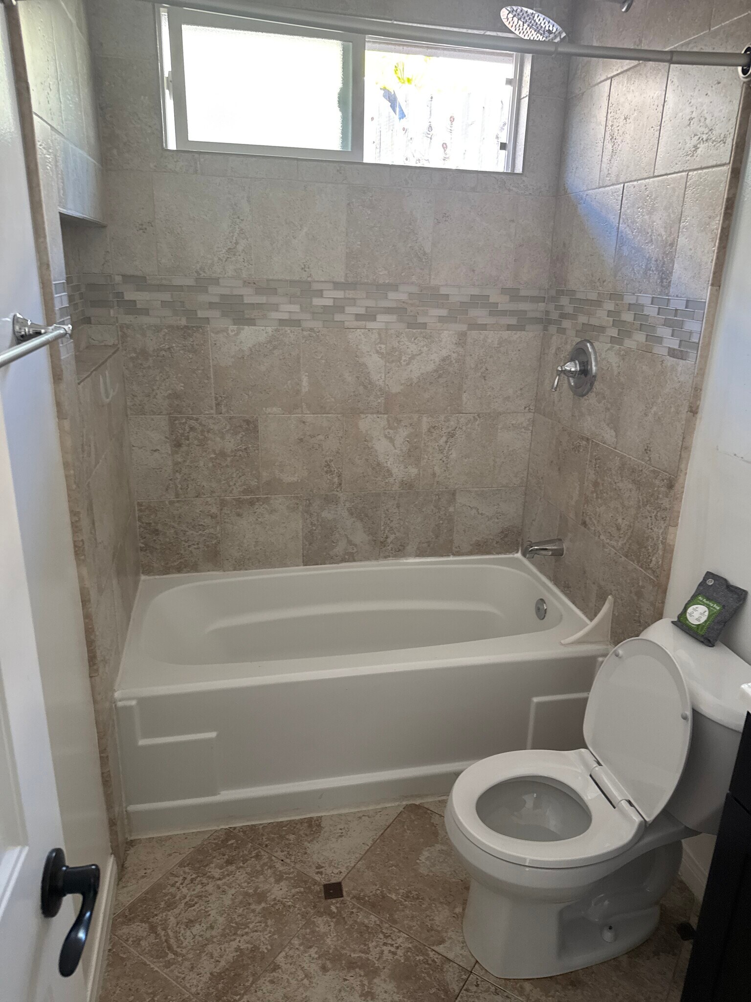 Building Photo - 264 Rosebay Dr