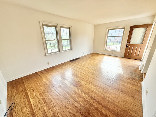Building Photo - 824 Bellflower Ave NW