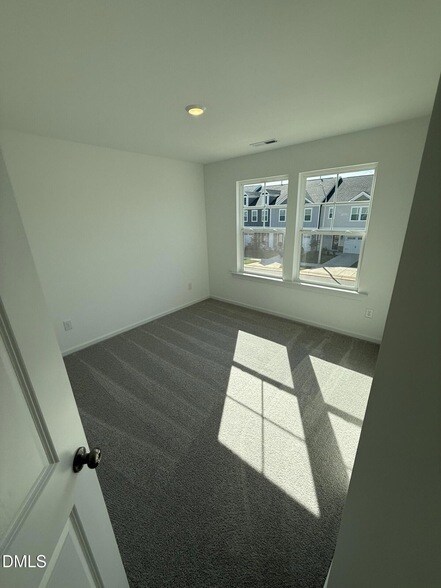 Building Photo - 337 Sweetbay Tree Dr