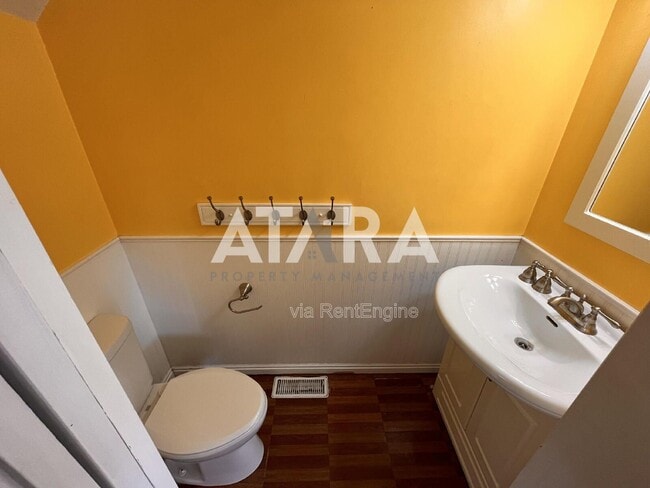 Building Photo - 330 N 100 E