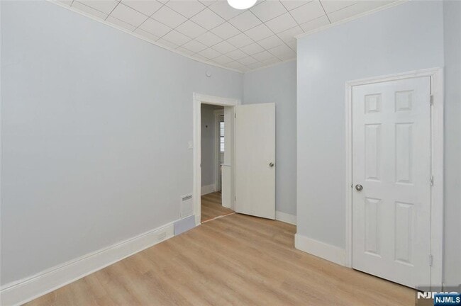 Building Photo - 124 Tuers Ave