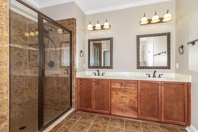 Building Photo - 4025-4025 Stowe Dr