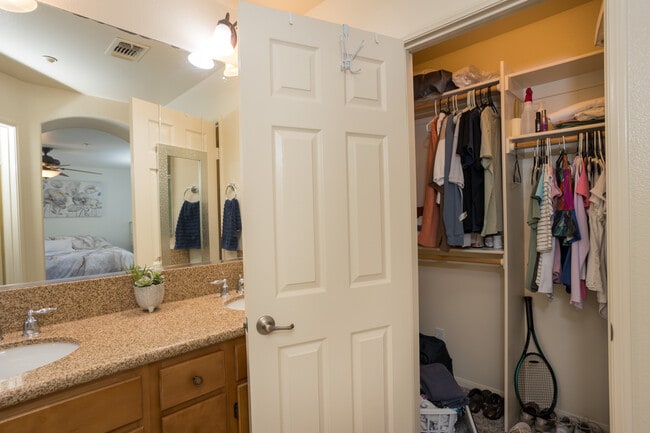 Building Photo - 2802 Bellezza Dr