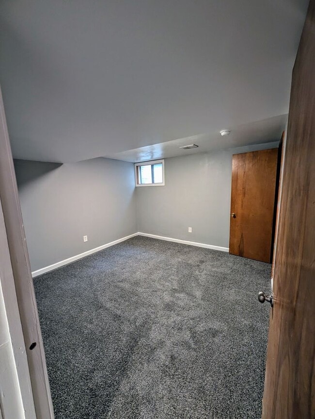 Building Photo - MODERN 3 BEDROOM HOME IN SOUTH PARK!