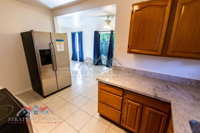 Building Photo - 1324 W Clarendon Ave