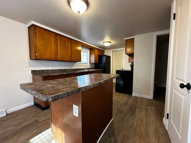 Building Photo - Recently Renovated 3 Bedroom 1 Bath Single...