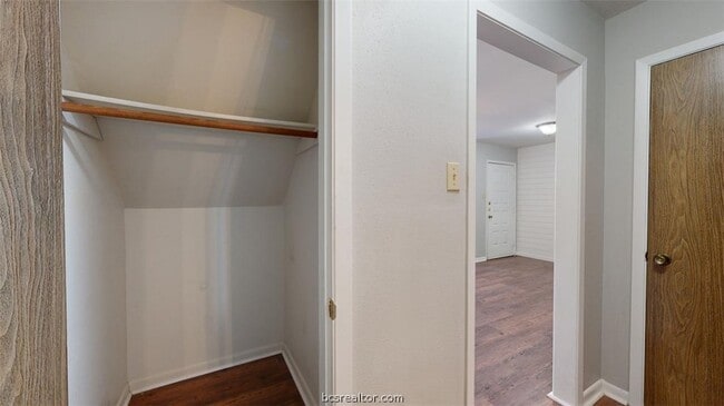 Building Photo - 2803 Longmire Dr