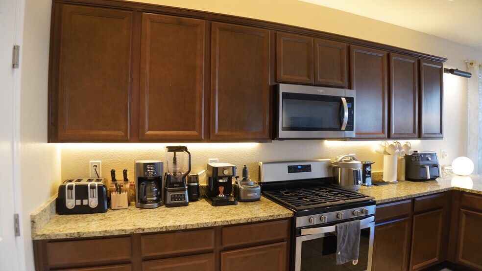 Building Photo - 5532 Autumn Cliffs Way