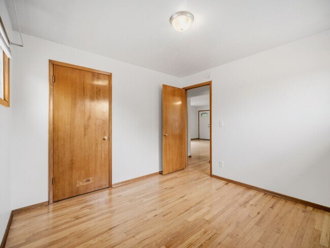 Building Photo - Spacious Unfurnished Home in Northwest Spokane