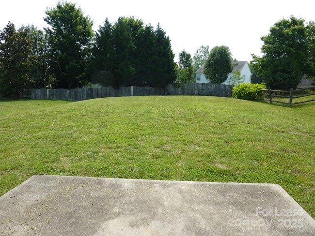Building Photo - 8841 Laurel Run Dr