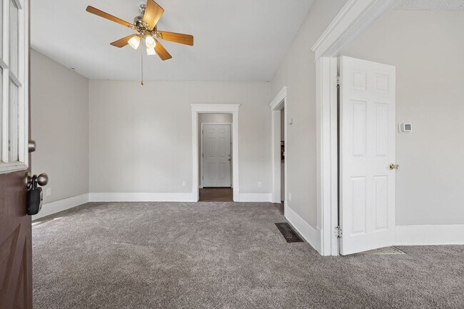 Building Photo - 3 Bed, 1 Bath Home with Fenced Backyard | Fresh Updates Throughout | Newark, OH