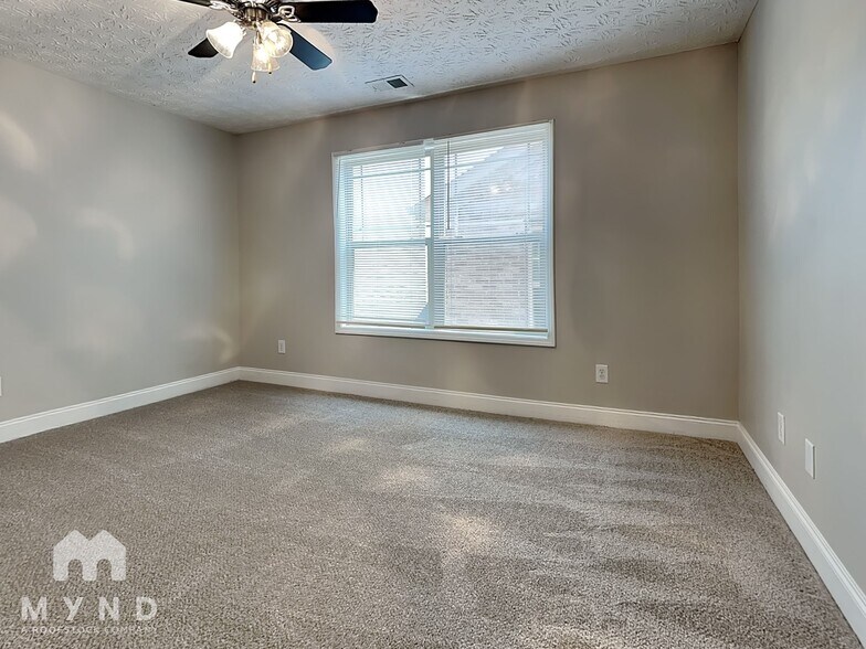 Building Photo - 111 Daisy Cir