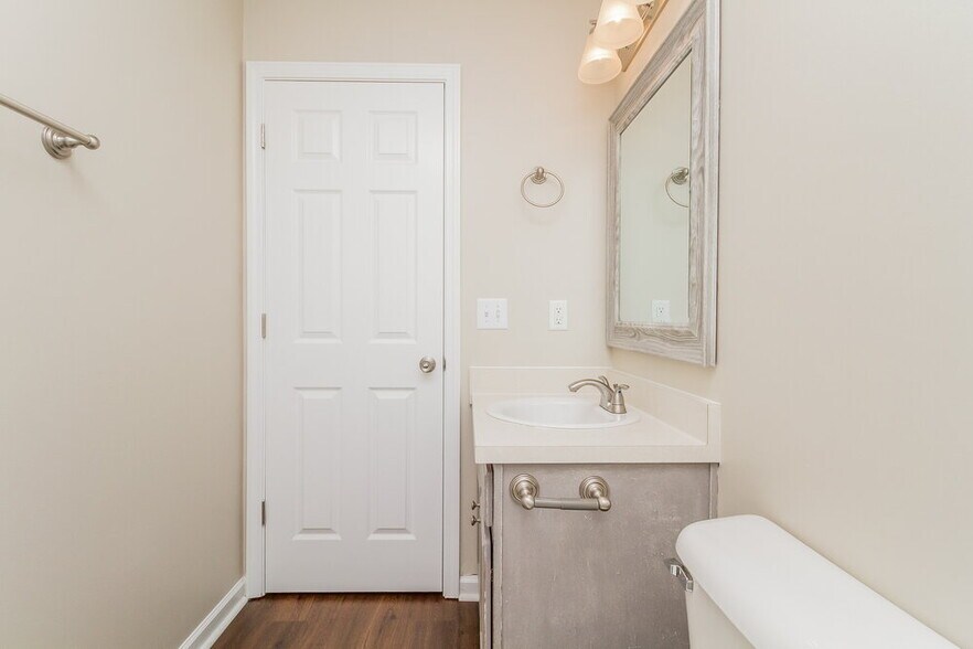 Building Photo - 305 Stewart Springs Dr