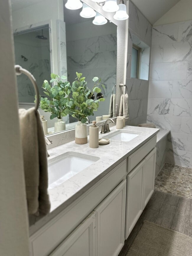 Building Photo - 130 Pioneer Canyon Pl