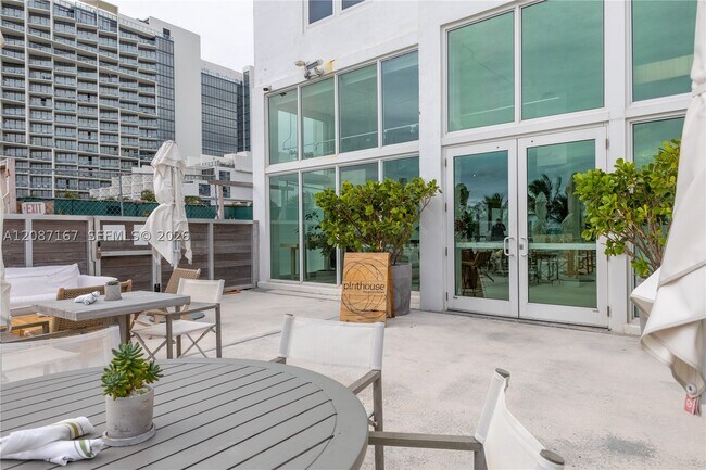 Building Photo - 2301 Collins Ave