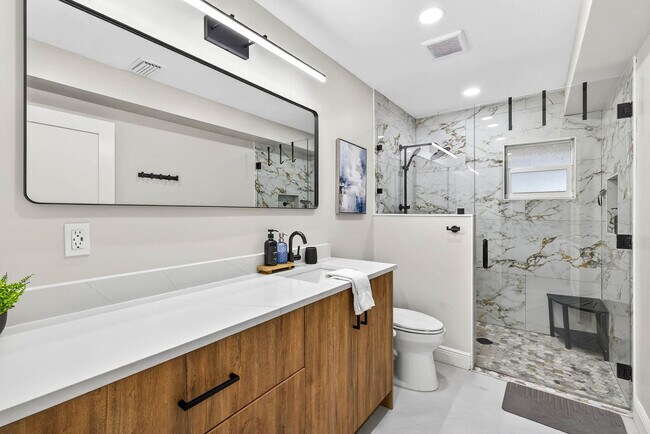 Building Photo - 319 Brentwood Dr