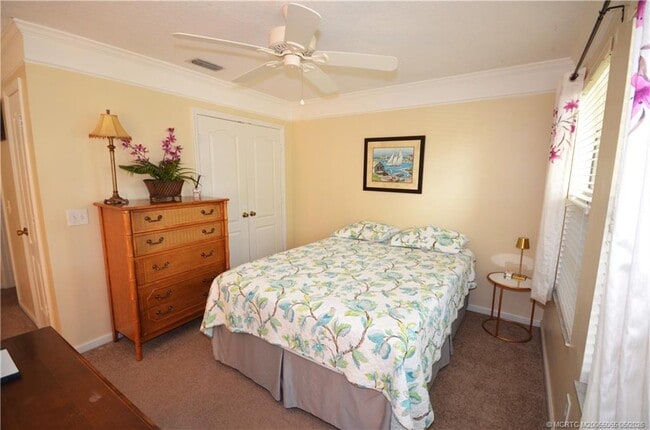 Building Photo - 753 NW Waterlily Pl