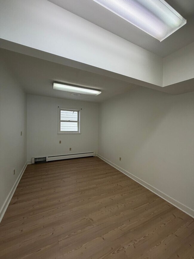 Building Photo - 247 S 8th St