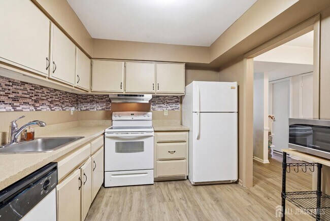 Building Photo - 7 Dennison Dr