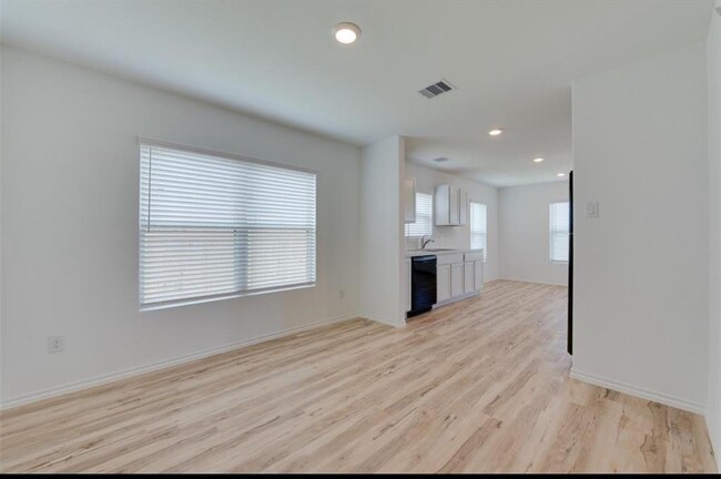 Building Photo - 11020 N Lake Mist Ln