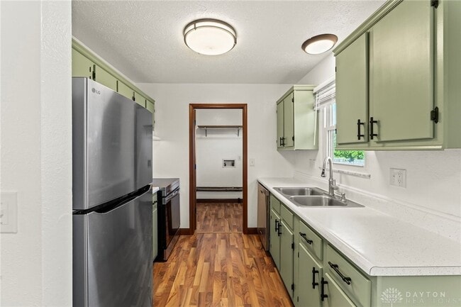 Building Photo - 10975 Comanche Dr