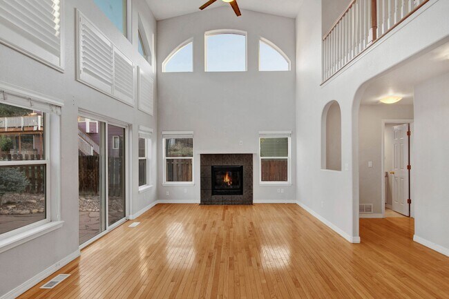 Building Photo - Stunning home on Millstream for rent!
