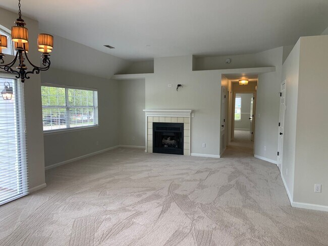 Building Photo - Updated 3 Bedroom in Adams Farm