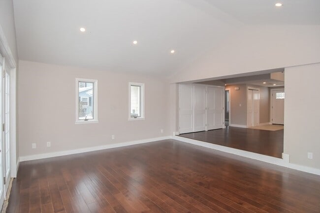 Building Photo - 27 Fenway Dr