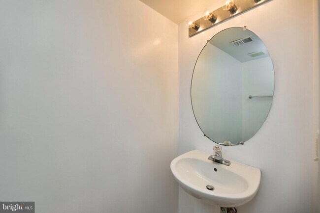 Building Photo - 11485 Carriage Gate Ct