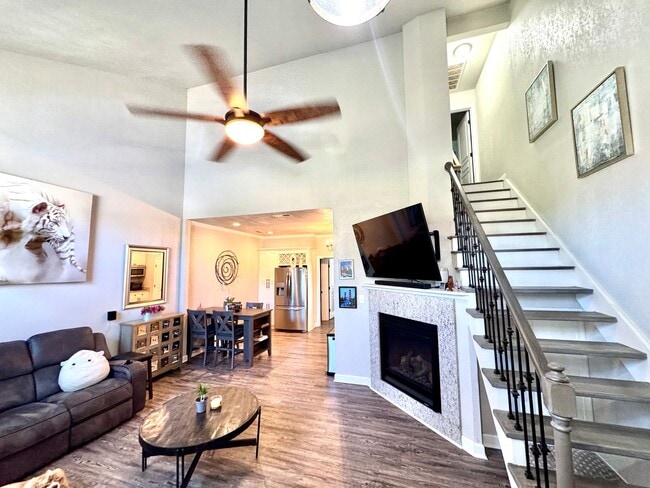 Building Photo - WELCOME HOME to your Beautifully updated townhome.