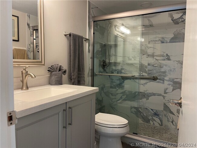 Building Photo - 5565 NE Gulfstream Way