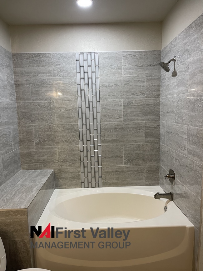 Building Photo - 1 Bedroom, 1 Bath