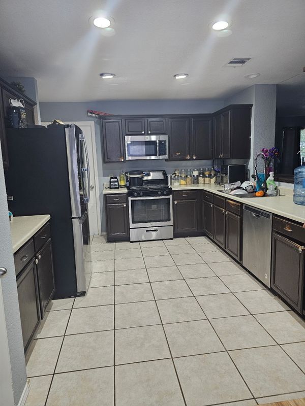 Building Photo - 2205 Wisteria Way