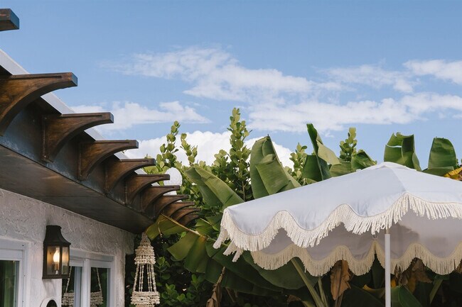 Building Photo - 610 38th St