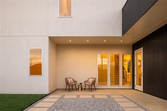 Building Photo - 829 Nomas St