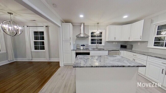 Building Photo - 1200 Dresden Dr W