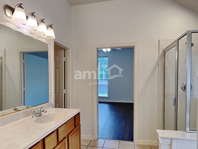 Building Photo - 6213 Richmond Dr
